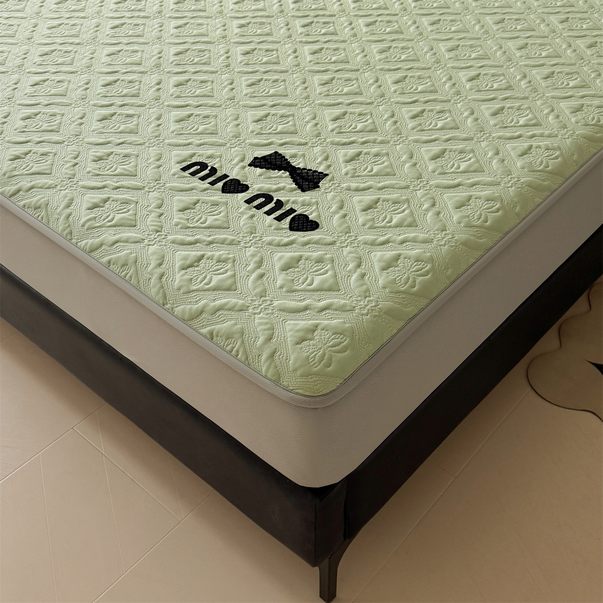 91家纺网 家纺一手货源 找家纺 织雅漫 21026春夏新款绣花凉席席子-床笠款 蝶韵 冰清绿-床笠款