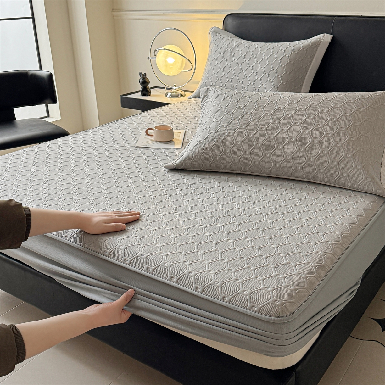 91家纺网 家纺一手货源 找家纺 织雅漫 21026春夏新款绣花凉席席子-床笠款 菱格  冰浅灰-床笠款