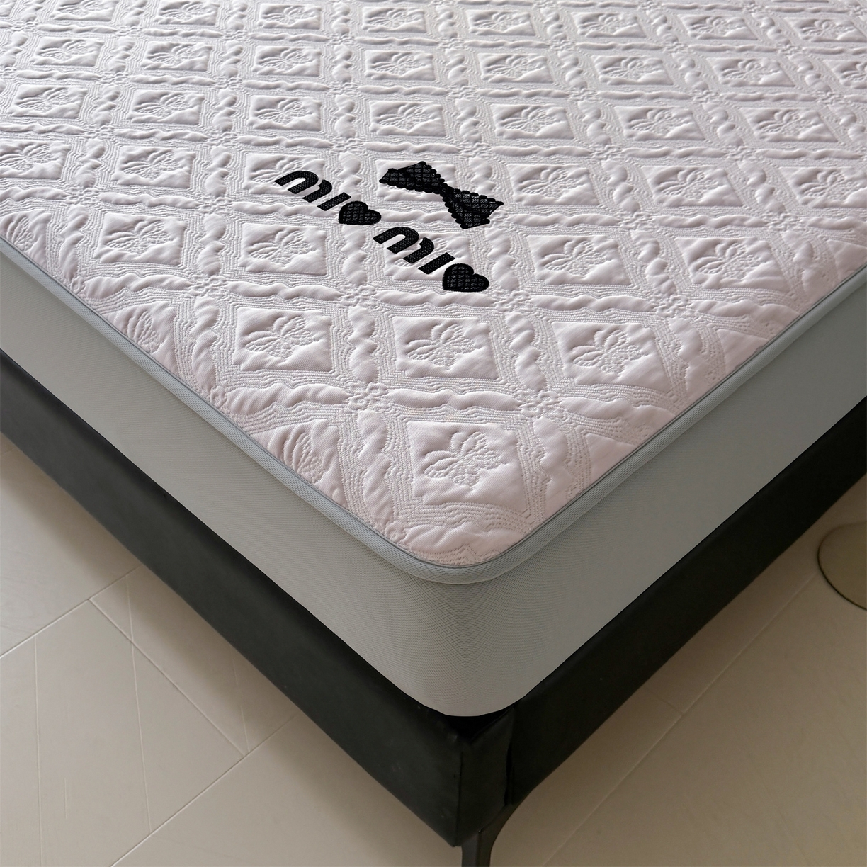 91家纺网 家纺一手货源 找家纺 织雅漫 21026春夏新款绣花凉席席子-床笠款 蝶韵 冰雾紫-床笠款