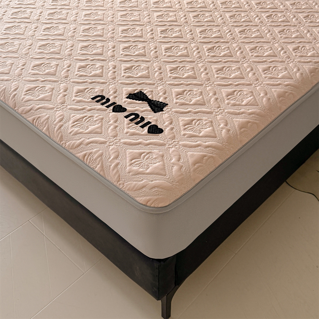 91家纺网 家纺一手货源 找家纺 织雅漫 21026春夏新款绣花凉席席子-床笠款 蝶韵 冰云粉-床笠款