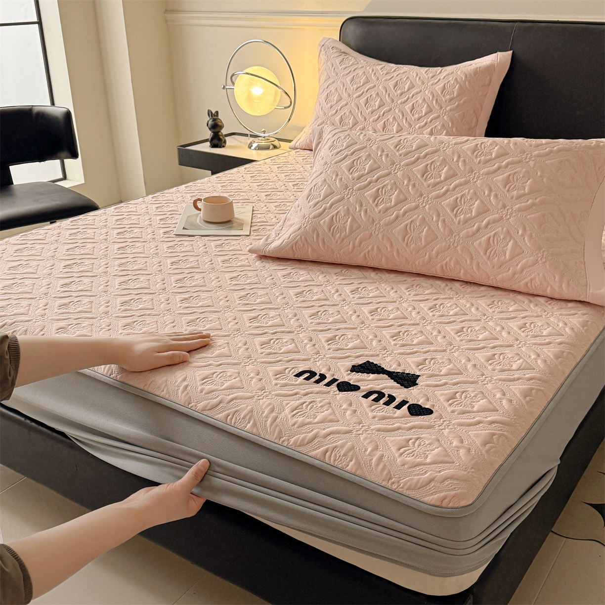 91家纺网 家纺一手货源 找家纺 织雅漫 21026春夏新款绣花凉席席子-床笠款 蝶韵 冰云粉-床笠款