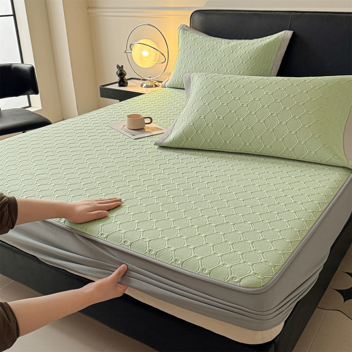 91家纺网 家纺一手货源 找家纺 织雅漫 21026春夏新款绣花凉席席子-床笠款 菱格  冰清绿-床笠款