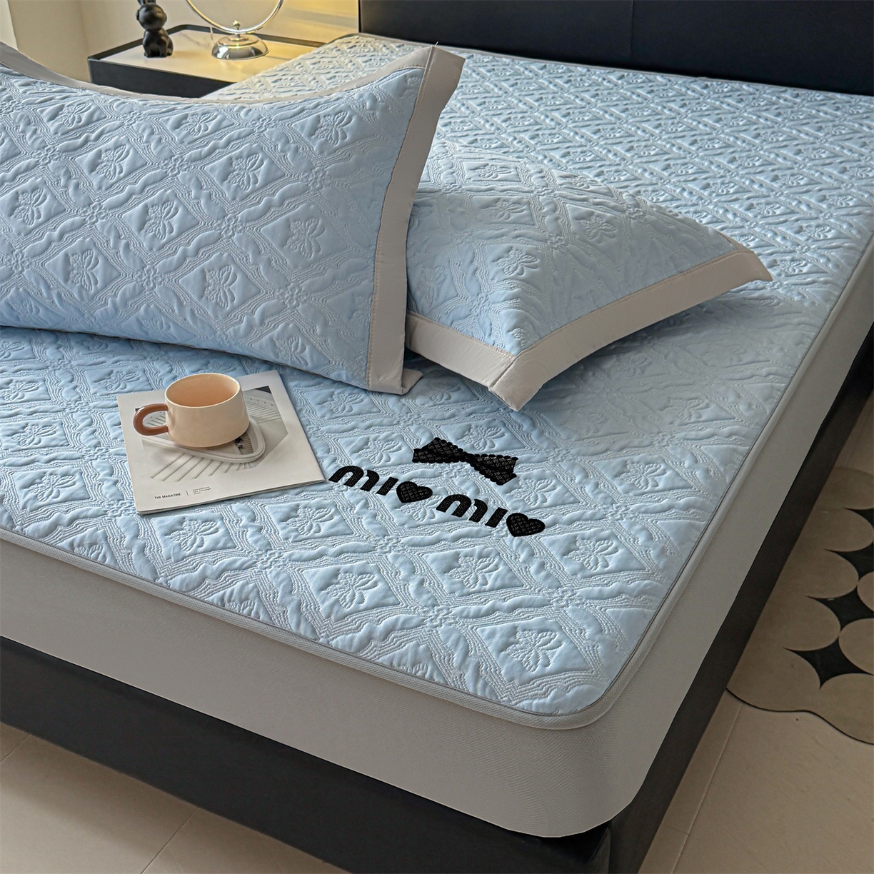 91家纺网 家纺一手货源 找家纺 织雅漫 21026春夏新款绣花凉席席子-床笠款 蝶韵 冰雾蓝-床笠款