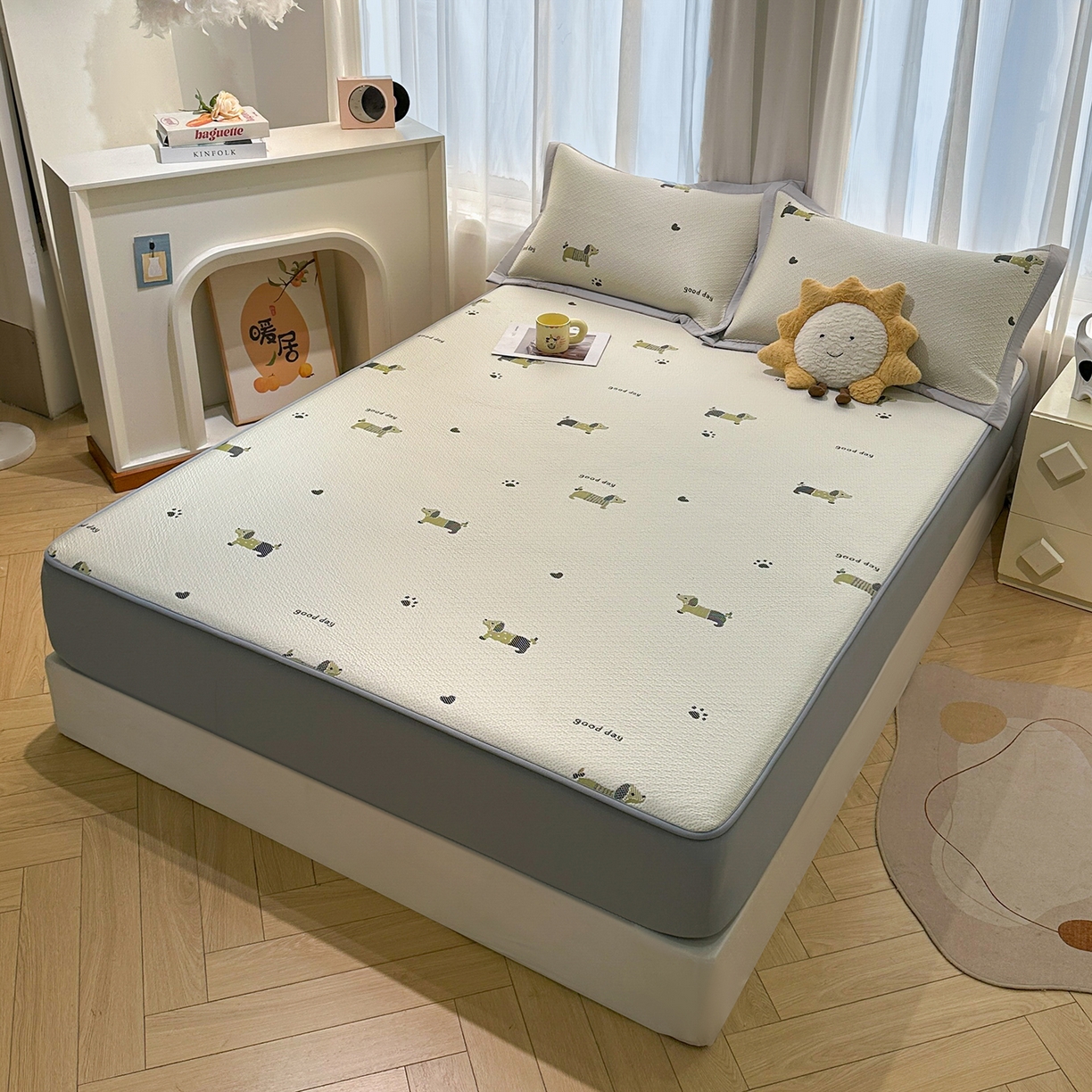 91家纺网 家纺一手货源 找家纺 织雅漫 2026春夏新款卡通乙纶冰豆豆凉席席子-床笠款 腊肠小狗-床笠款