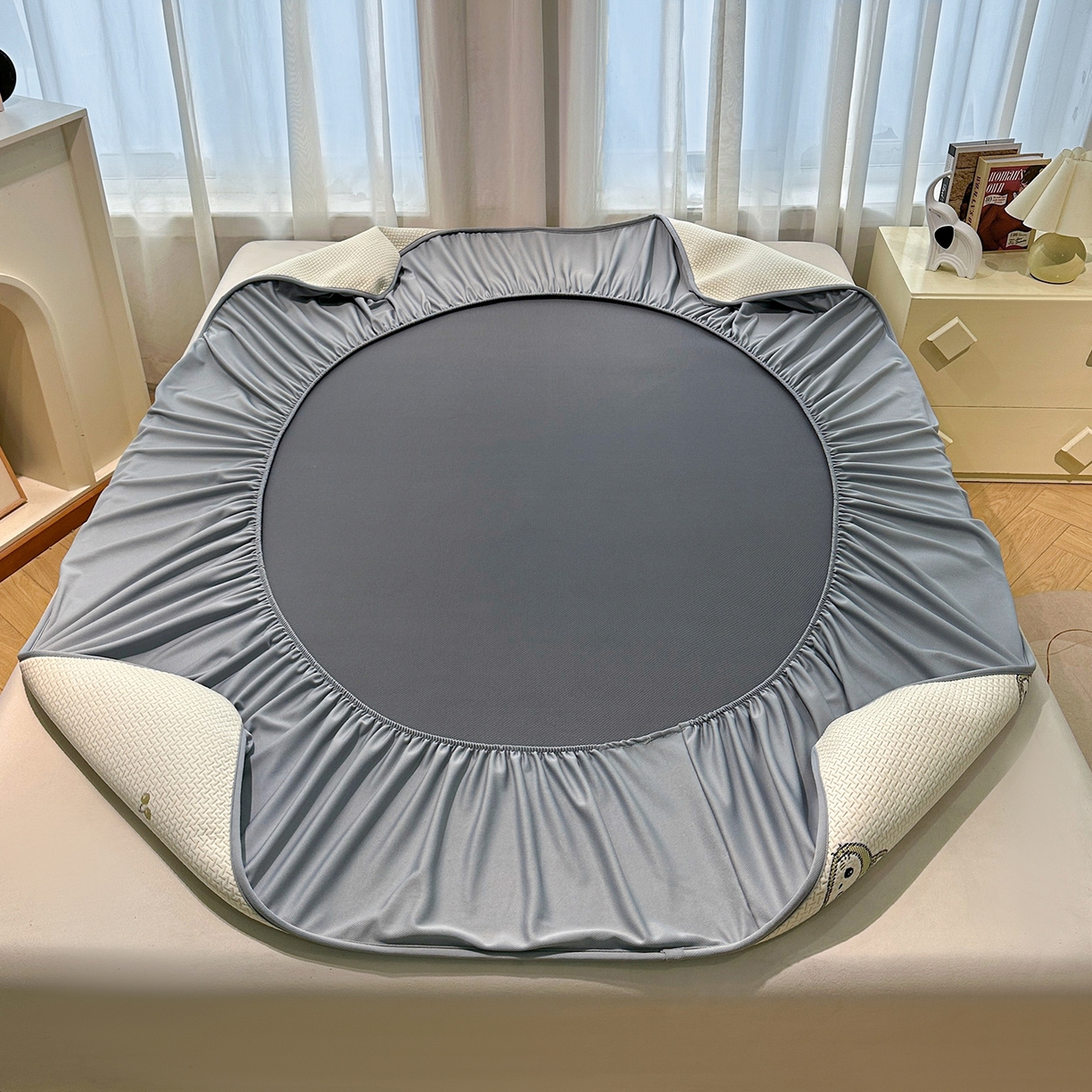 91家纺网 家纺一手货源 找家纺 织雅漫 2026春夏新款卡通乙纶冰豆豆凉席席子-床笠款 可爱布布-床笠款