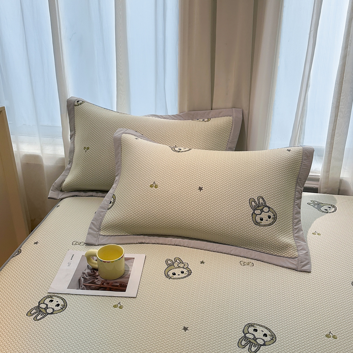 91家纺网 家纺一手货源 找家纺 织雅漫 2026春夏新款卡通乙纶冰豆豆凉席席子-床笠款 可爱布布-床笠款