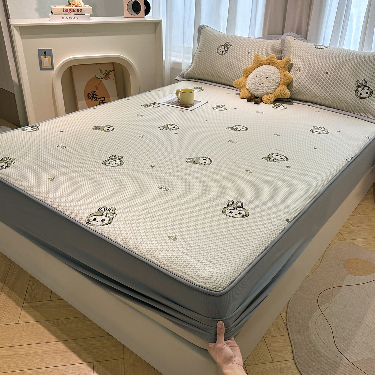 91家纺网 家纺一手货源 找家纺 织雅漫 2026春夏新款卡通乙纶冰豆豆凉席席子-床笠款 可爱布布-床笠款