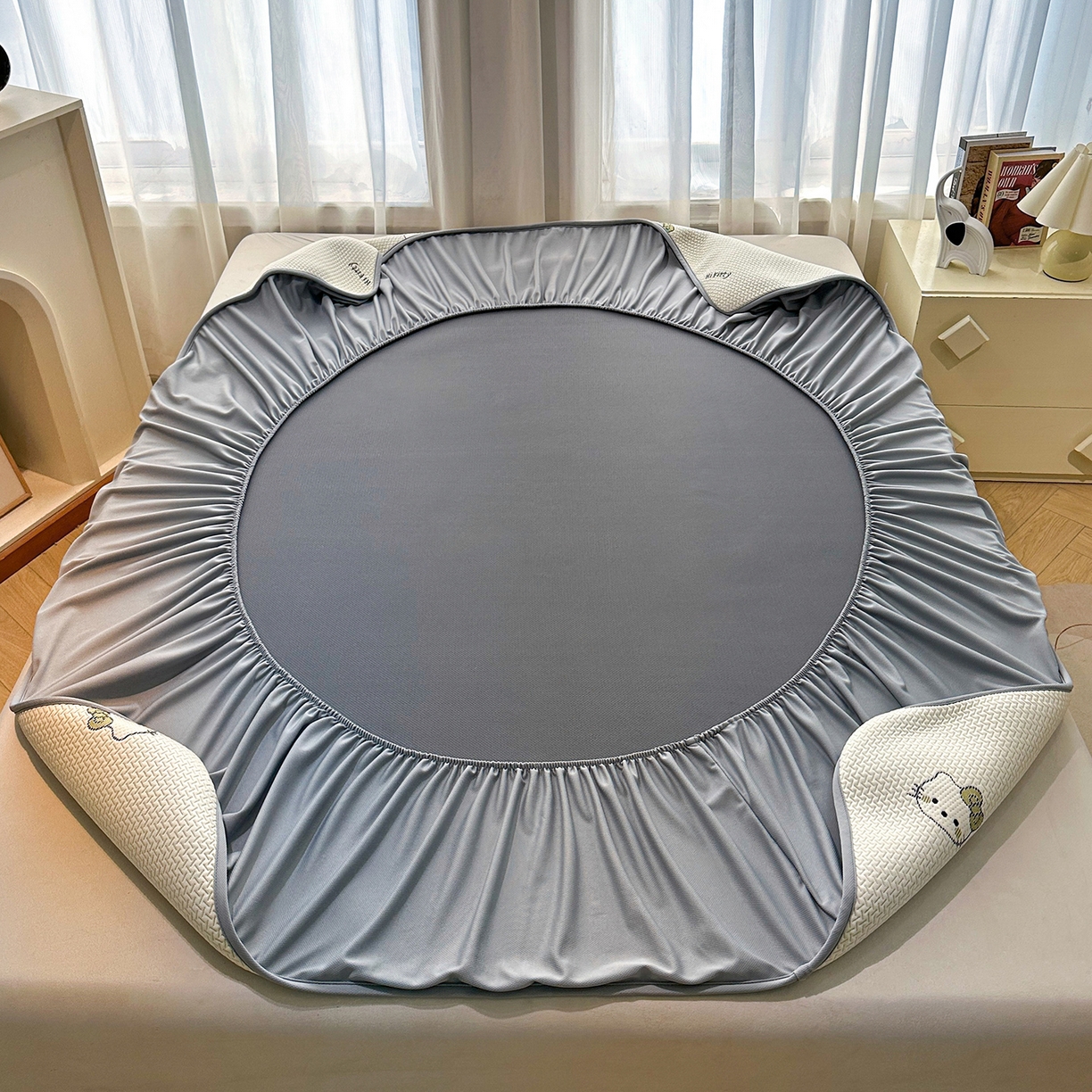 91家纺网 家纺一手货源 找家纺 织雅漫 2026春夏新款卡通乙纶冰豆豆凉席席子-床笠款 梦境KT-床笠款