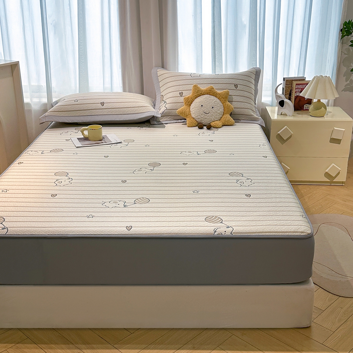 91家纺网 家纺一手货源 找家纺 织雅漫 2026春夏新款卡通乙纶冰豆豆凉席席子-床笠款 条纹小象-床笠款