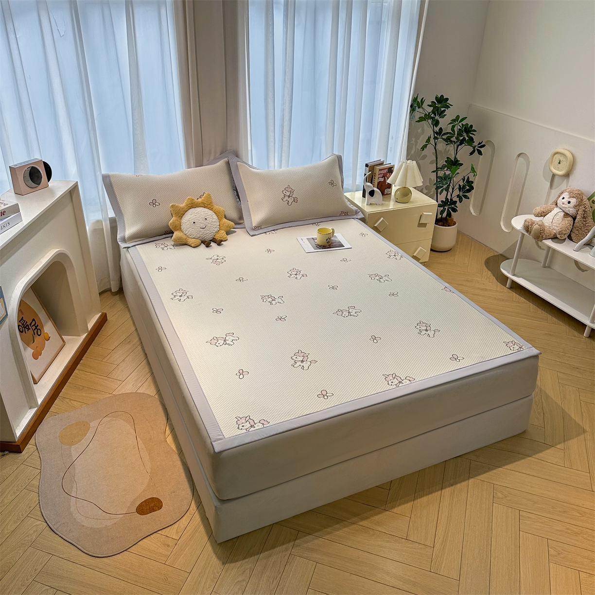 91家纺网 家纺一手货源 找家纺 织雅漫 2026新款卡通实拍小红书爆款凉豆豆凉席100%PE 乙纶凉感可水洗床席席子 粉独角兽