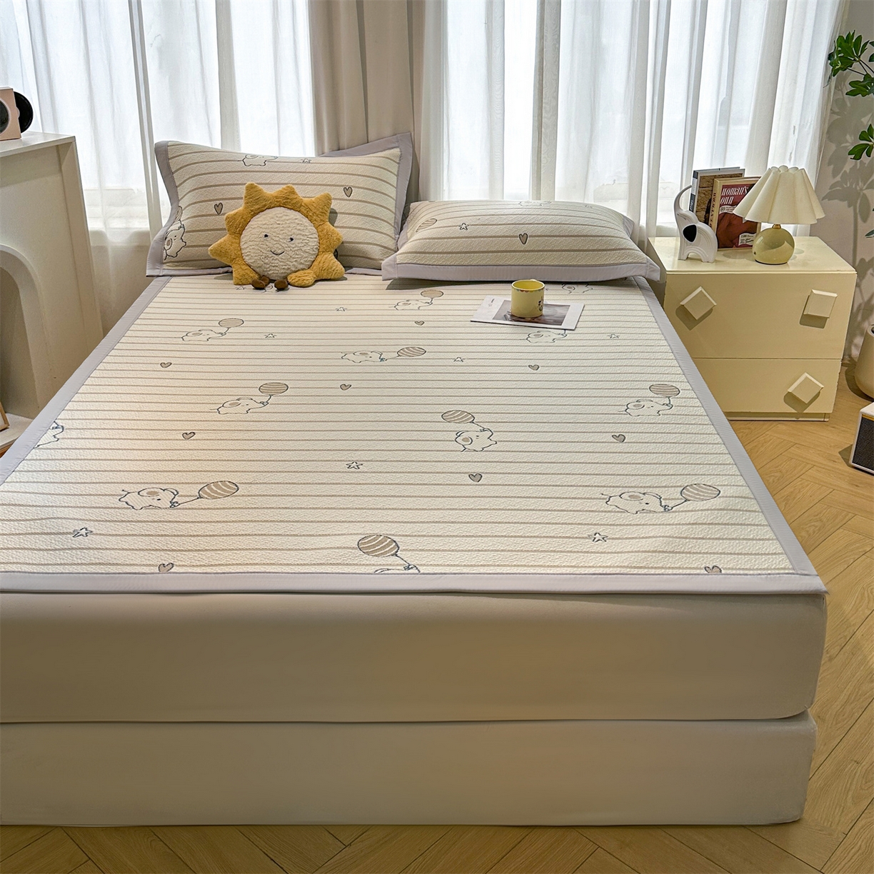 91家纺网 家纺一手货源 找家纺 织雅漫 2026新款卡通实拍小红书爆款凉豆豆凉席100%PE 乙纶凉感可水洗床席席子 条纹小象