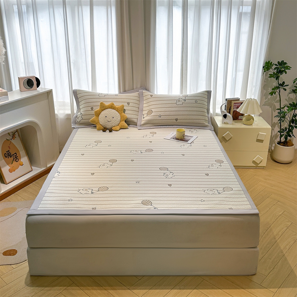 91家纺网 家纺一手货源 找家纺 织雅漫 2026新款卡通实拍小红书爆款凉豆豆凉席100%PE 乙纶凉感可水洗床席席子 条纹小象