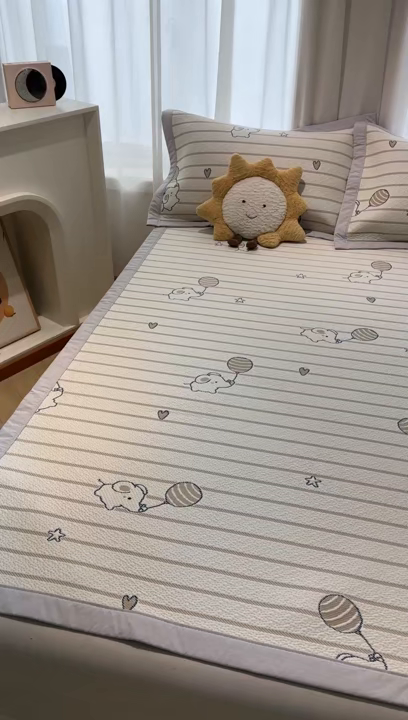 91家纺网 家纺一手货源 找家纺 织雅漫 2026新款卡通实拍小红书爆款凉豆豆凉席100%PE 乙纶凉感可水洗床席席子 条纹小象