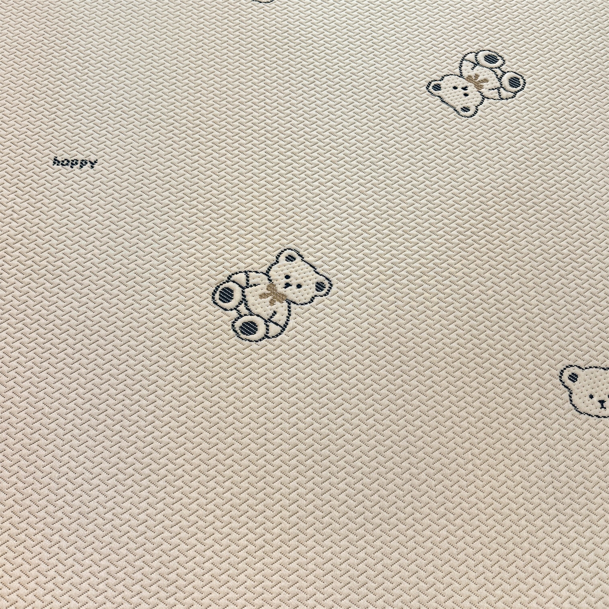 91家纺网 家纺一手货源 找家纺 织雅漫 2026新款卡通实拍小红书爆款凉豆豆凉席100%PE 乙纶凉感可水洗床席席子 蓝蓝小熊