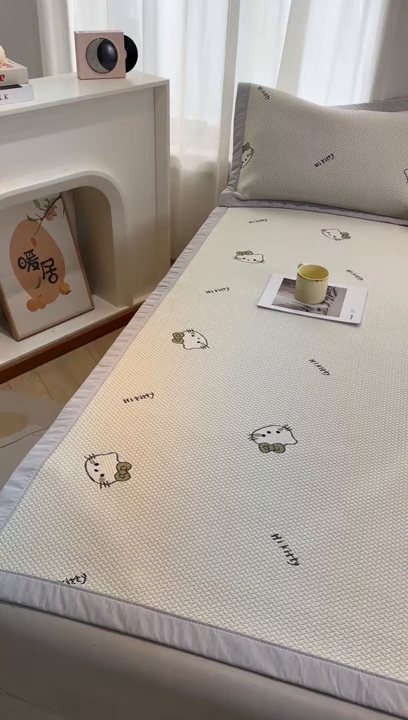 91家纺网 家纺一手货源 找家纺 织雅漫 2026新款卡通实拍小红书爆款凉豆豆凉席100%PE 乙纶凉感可水洗床席席子 梦境KT