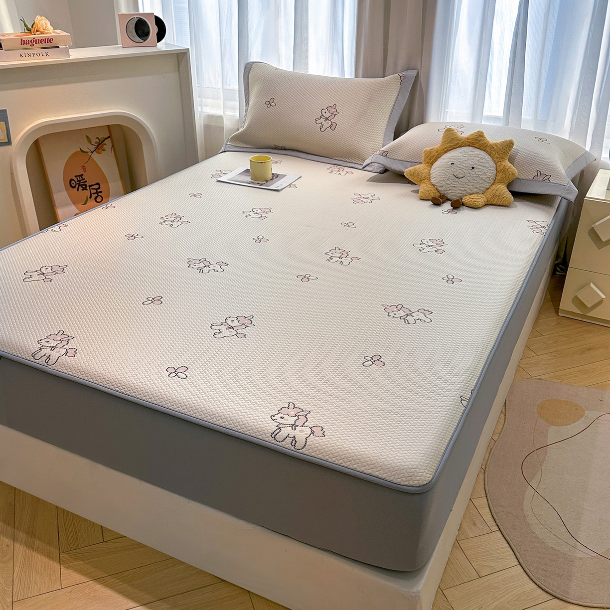 91家纺网 家纺一手货源 找家纺 织雅漫 2026春夏新款卡通乙纶冰豆豆凉席席子-床笠款 粉独角兽-床笠款