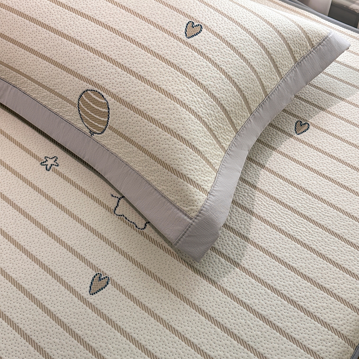 91家纺网 家纺一手货源 找家纺 织雅漫 2026春夏新款卡通乙纶冰豆豆凉席席子-床笠款 条纹小象-床笠款