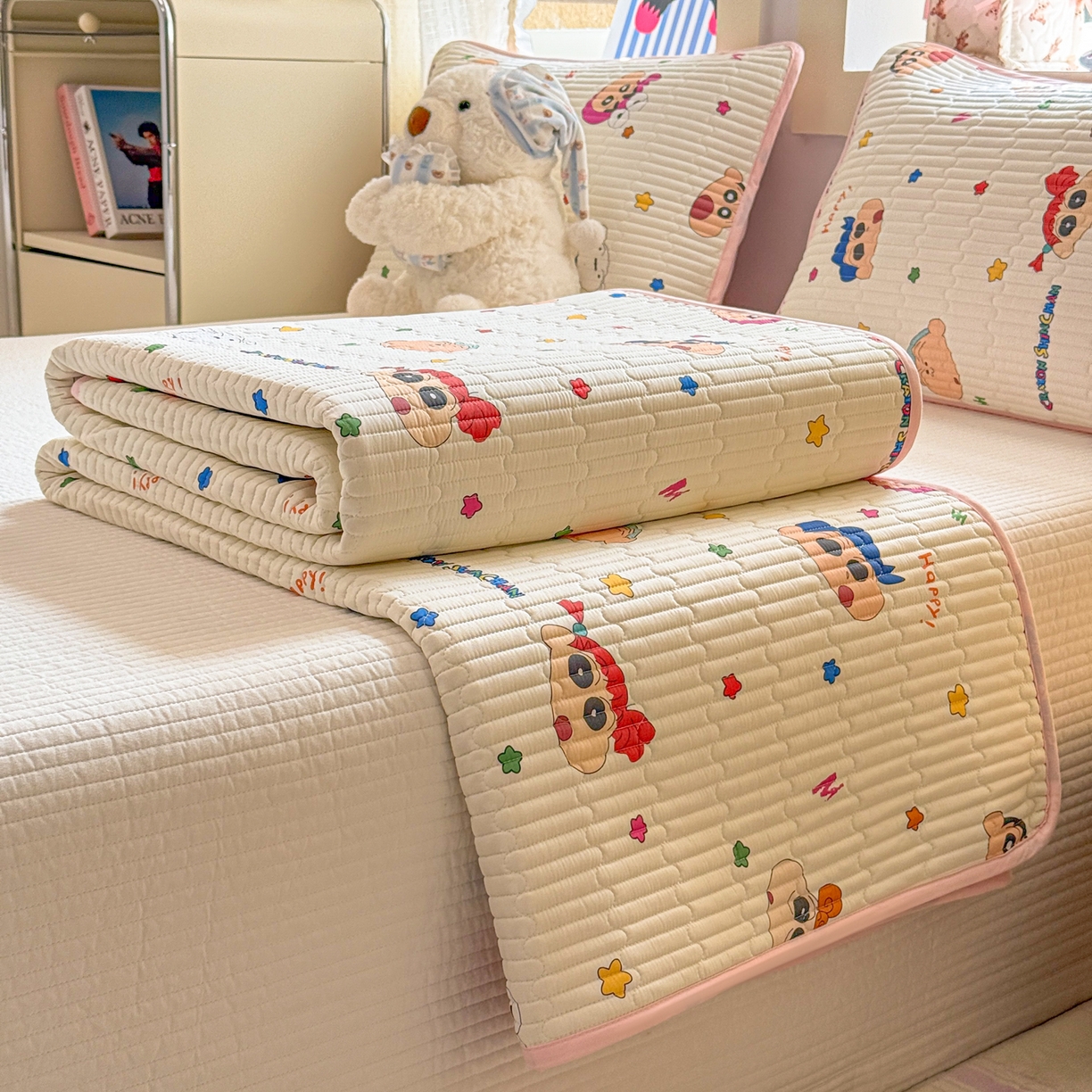 91家纺网 家纺一手货源 找家纺 （总）雅萱家纺 2026新款A面全棉卡通印花蜡笔小新单床盖床盖单件床盖三件套