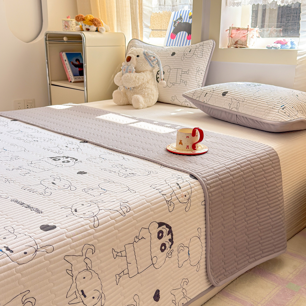 91家纺网 家纺一手货源 找家纺 雅萱家纺 2026新款A面全棉卡通印花蜡笔小新单床盖床盖单件床盖三件套 素描小新