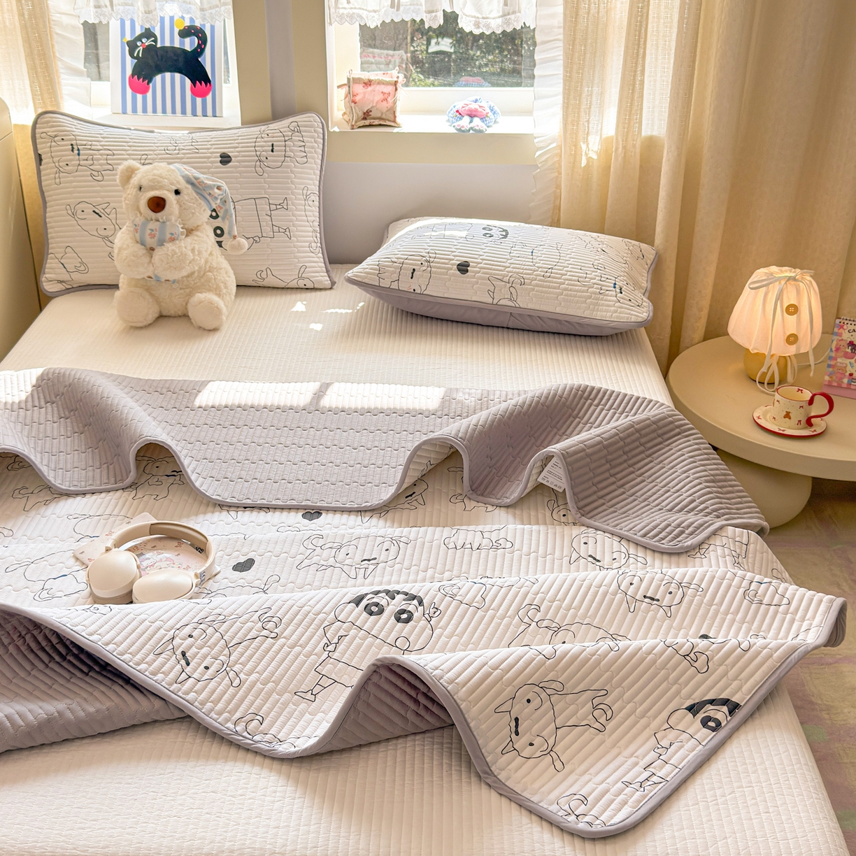 91家纺网 家纺一手货源 找家纺 雅萱家纺 2026新款A面全棉卡通印花蜡笔小新单床盖床盖单件床盖三件套 素描小新