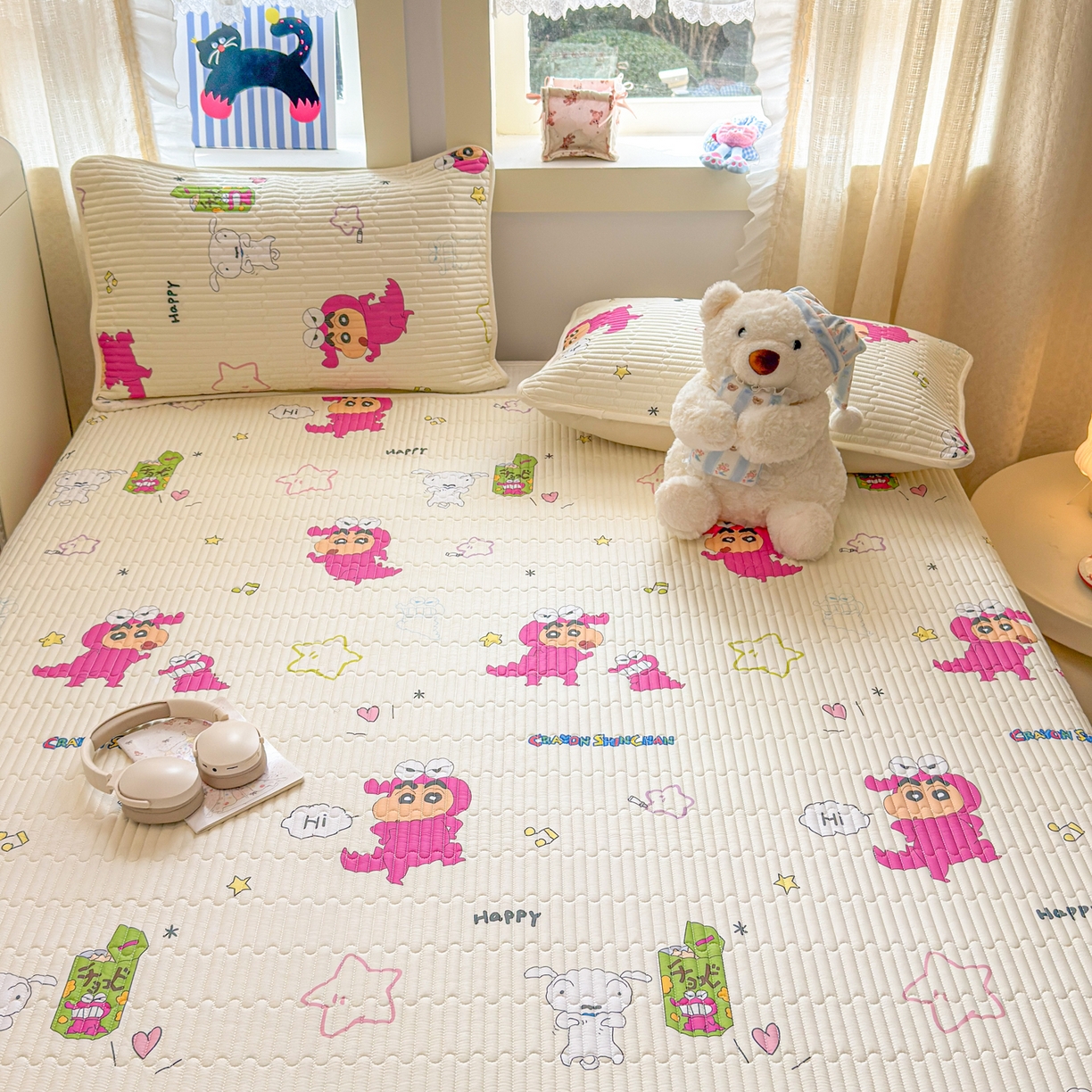 91家纺网 家纺一手货源 找家纺 雅萱家纺 2026新款A面全棉卡通印花蜡笔小新单床盖床盖单件床盖三件套 恐龙小新