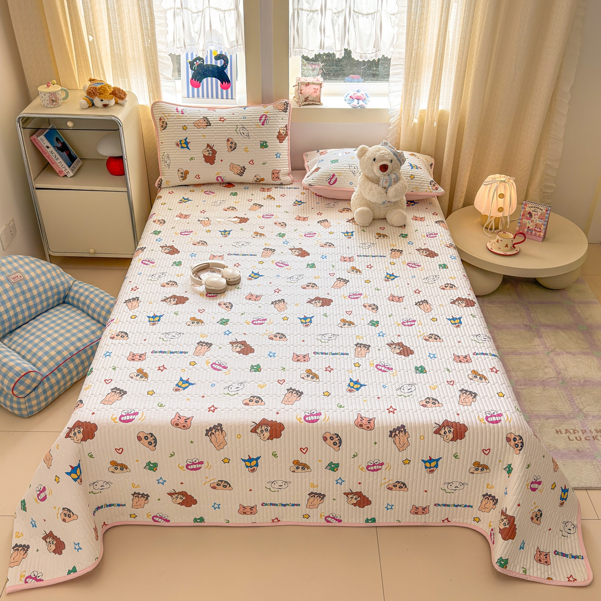 91家纺网 家纺一手货源 找家纺 雅萱家纺 2026新款A面全棉卡通印花蜡笔小新单床盖床盖单件床盖三件套 小新的一家