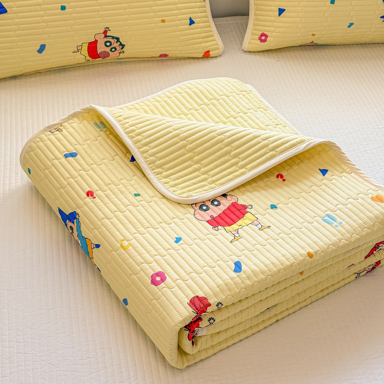 91家纺网 家纺一手货源 找家纺 雅萱家纺 2026新款A面全棉卡通印花蜡笔小新单床盖床盖单件床盖三件套 星仔生活