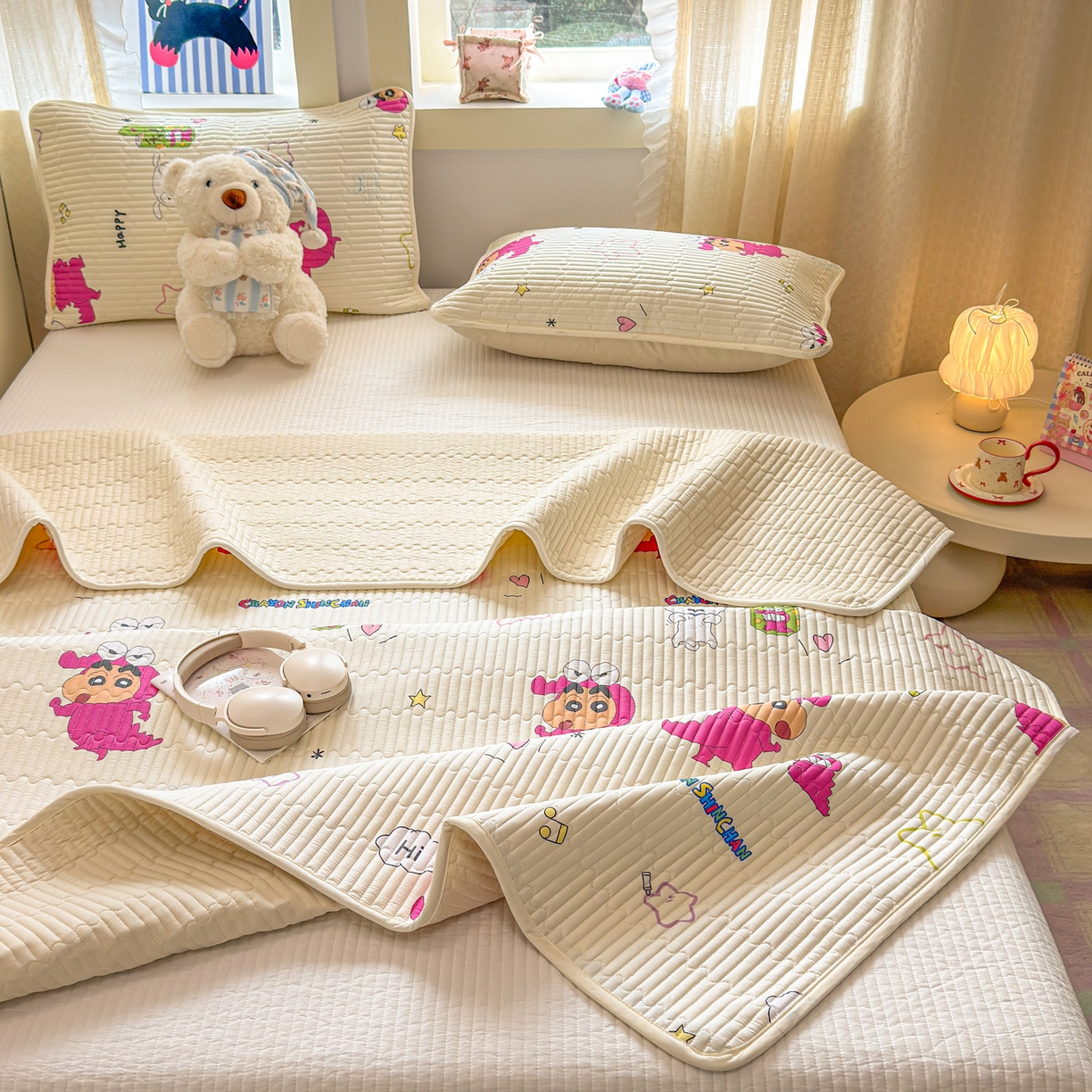 91家纺网 家纺一手货源 找家纺 雅萱家纺 2026新款A面全棉卡通印花蜡笔小新单床盖床盖单件床盖三件套 恐龙小新