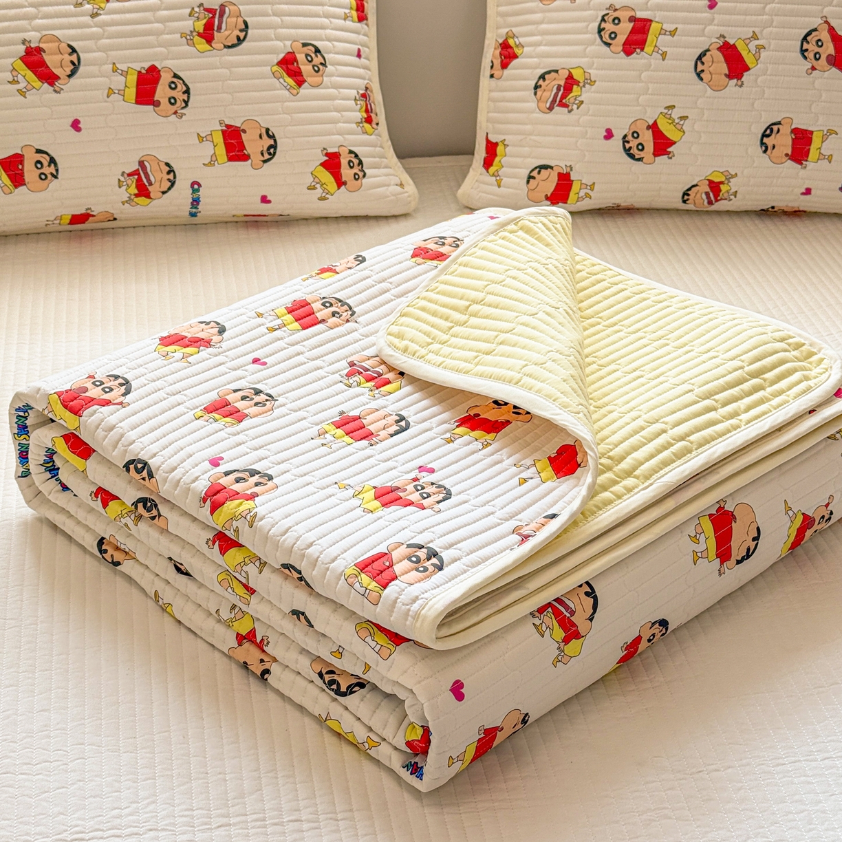 91家纺网 家纺一手货源 找家纺 雅萱家纺 2026新款A面全棉卡通印花蜡笔小新单床盖床盖单件床盖三件套 多变小新