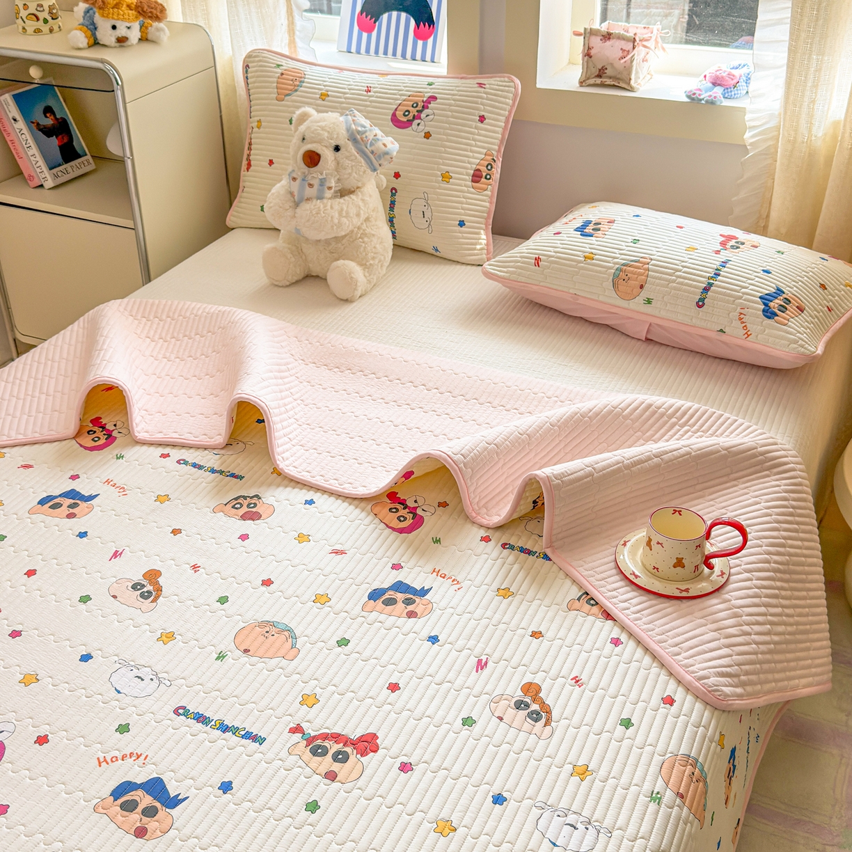 91家纺网 家纺一手货源 找家纺 雅萱家纺 2026新款A面全棉卡通印花蜡笔小新单床盖床盖单件床盖三件套 星星小新