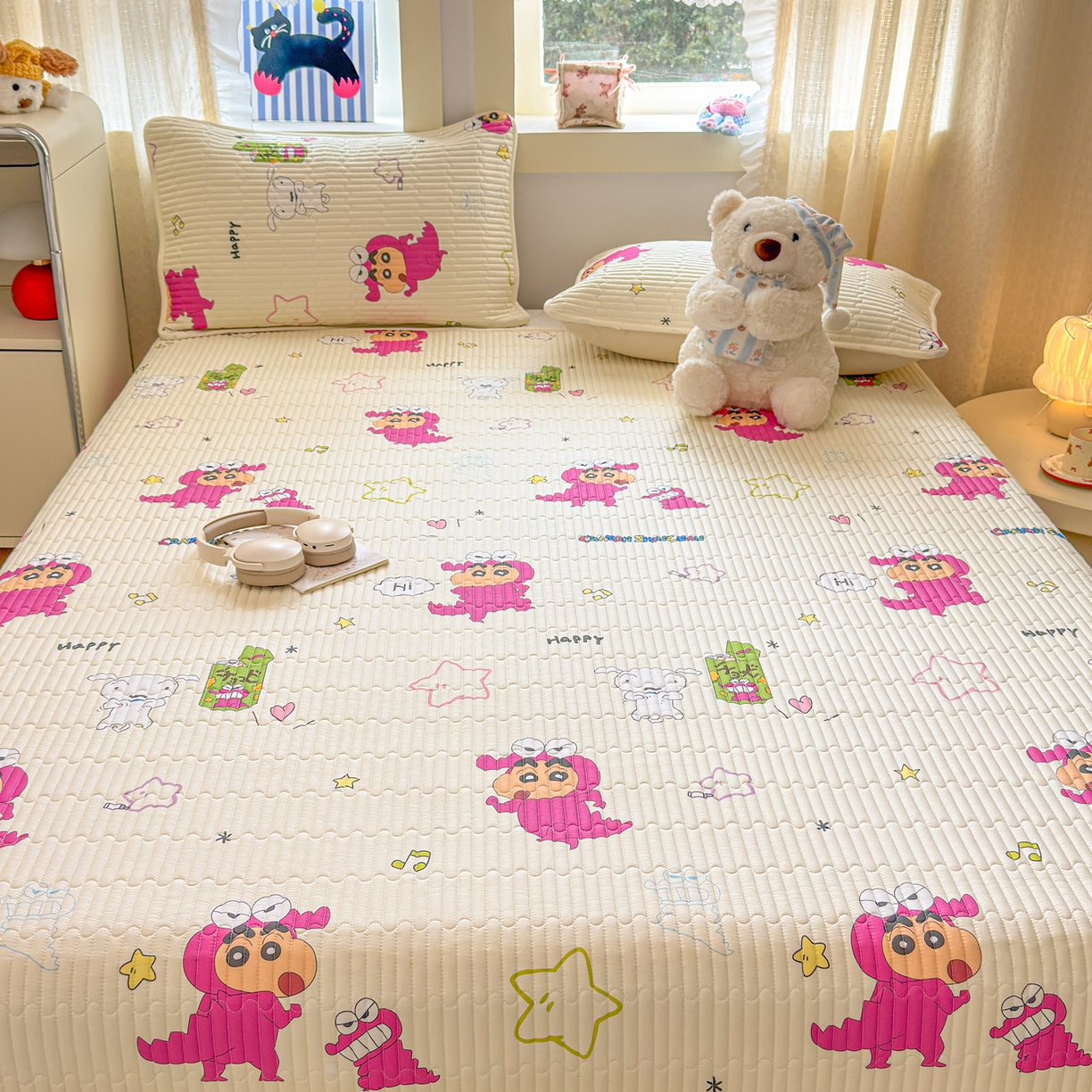 91家纺网 家纺一手货源 找家纺 雅萱家纺 2026新款A面全棉卡通印花蜡笔小新单床盖床盖单件床盖三件套 恐龙小新