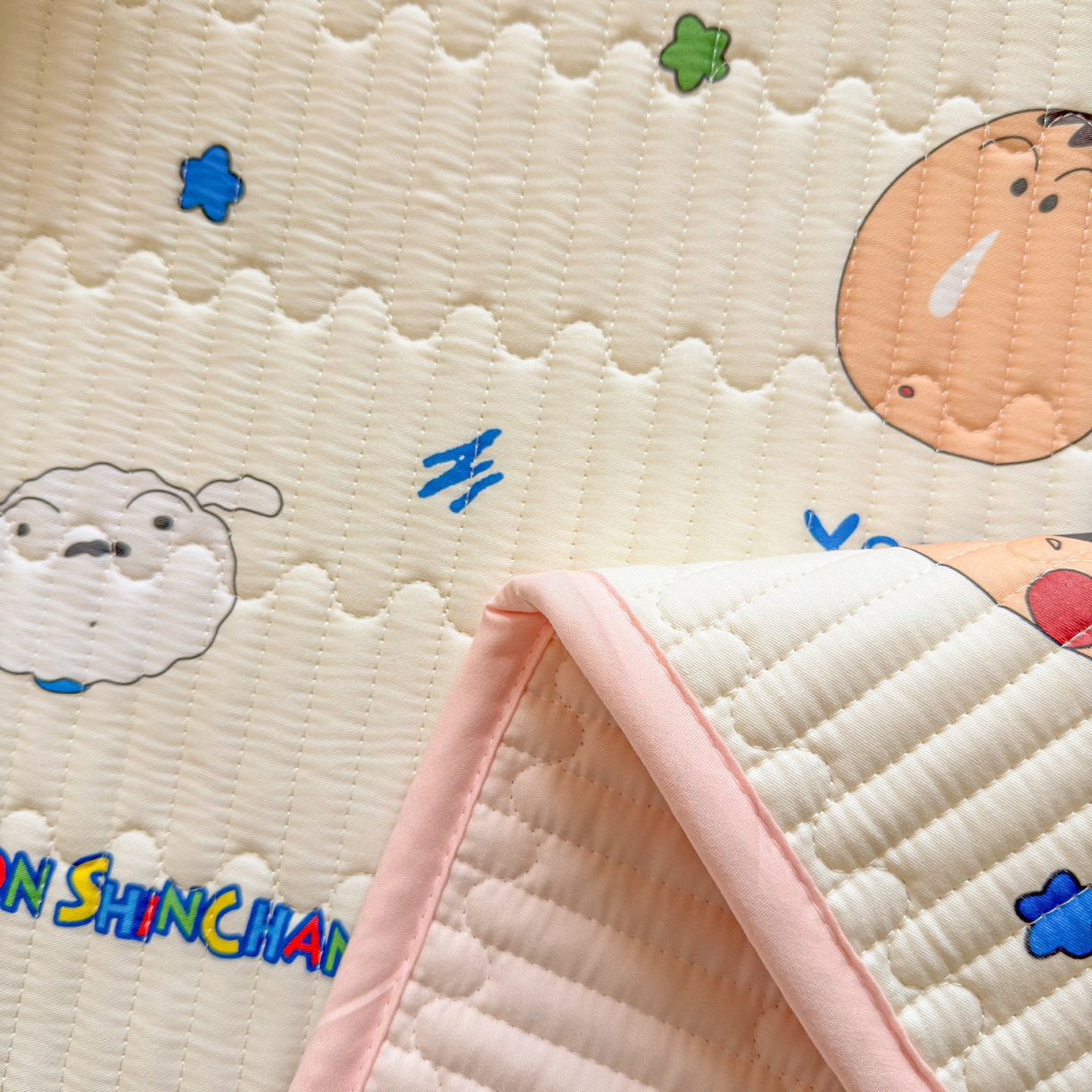 91家纺网 家纺一手货源 找家纺 雅萱家纺 2026新款A面全棉卡通印花蜡笔小新单床盖床盖单件床盖三件套 星星小新