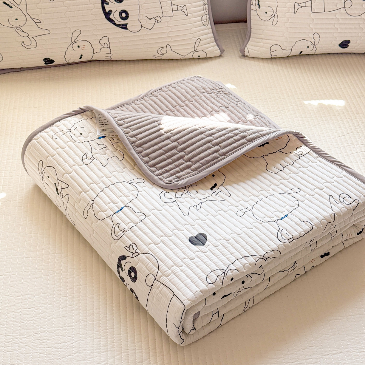 91家纺网 家纺一手货源 找家纺 雅萱家纺 2026新款A面全棉卡通印花蜡笔小新单床盖床盖单件床盖三件套 素描小新