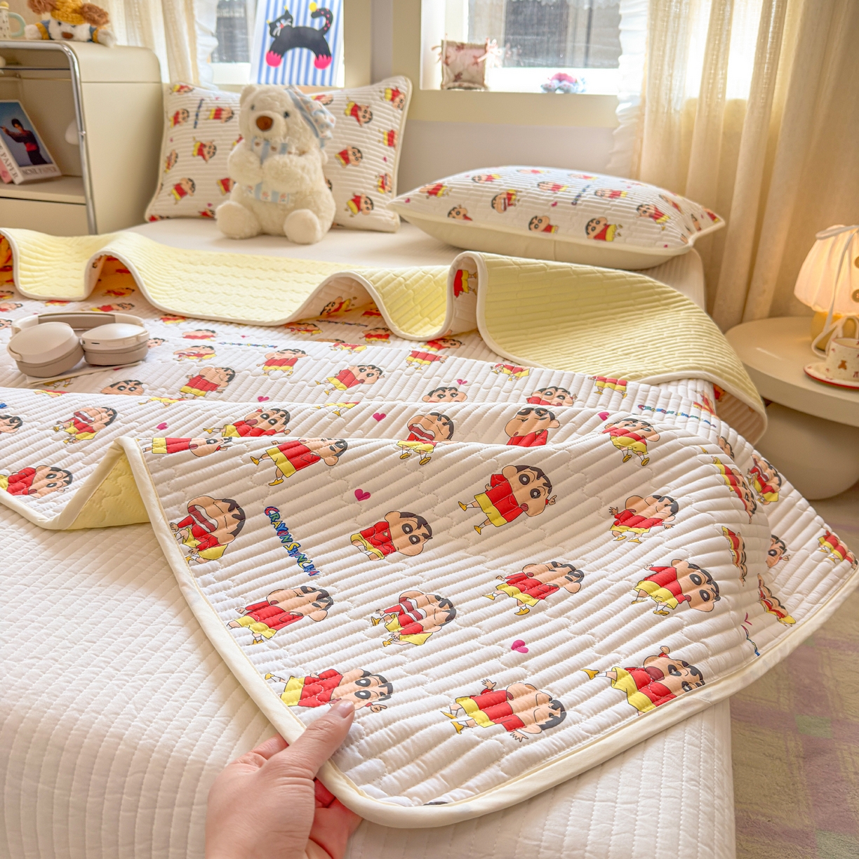 91家纺网 家纺一手货源 找家纺 雅萱家纺 2026新款A面全棉卡通印花蜡笔小新单床盖床盖单件床盖三件套 多变小新