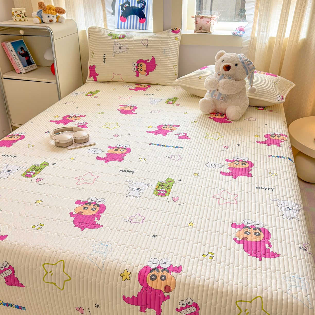 91家纺网 家纺一手货源 找家纺 雅萱家纺 2026新款A面全棉卡通印花蜡笔小新单床盖床盖单件床盖三件套 恐龙小新