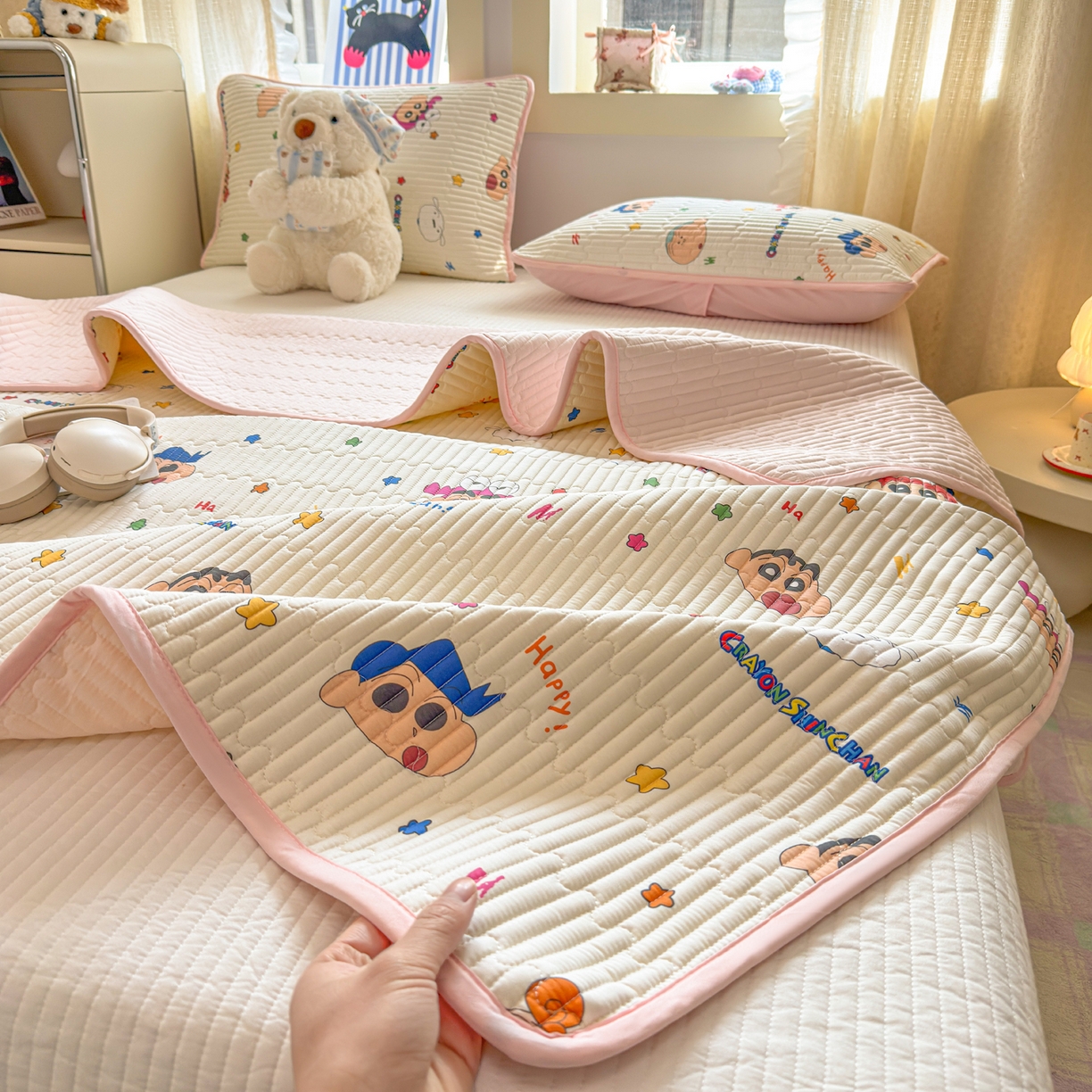 91家纺网 家纺一手货源 找家纺 雅萱家纺 2026新款A面全棉卡通印花蜡笔小新单床盖床盖单件床盖三件套 星星小新