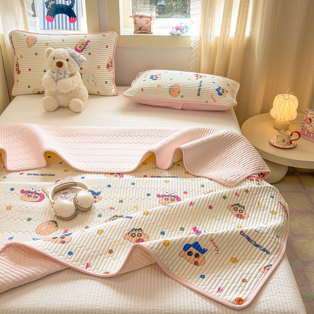 91家纺网 家纺一手货源 找家纺 雅萱家纺 2026新款A面全棉卡通印花蜡笔小新单床盖床盖单件床盖三件套 星星小新