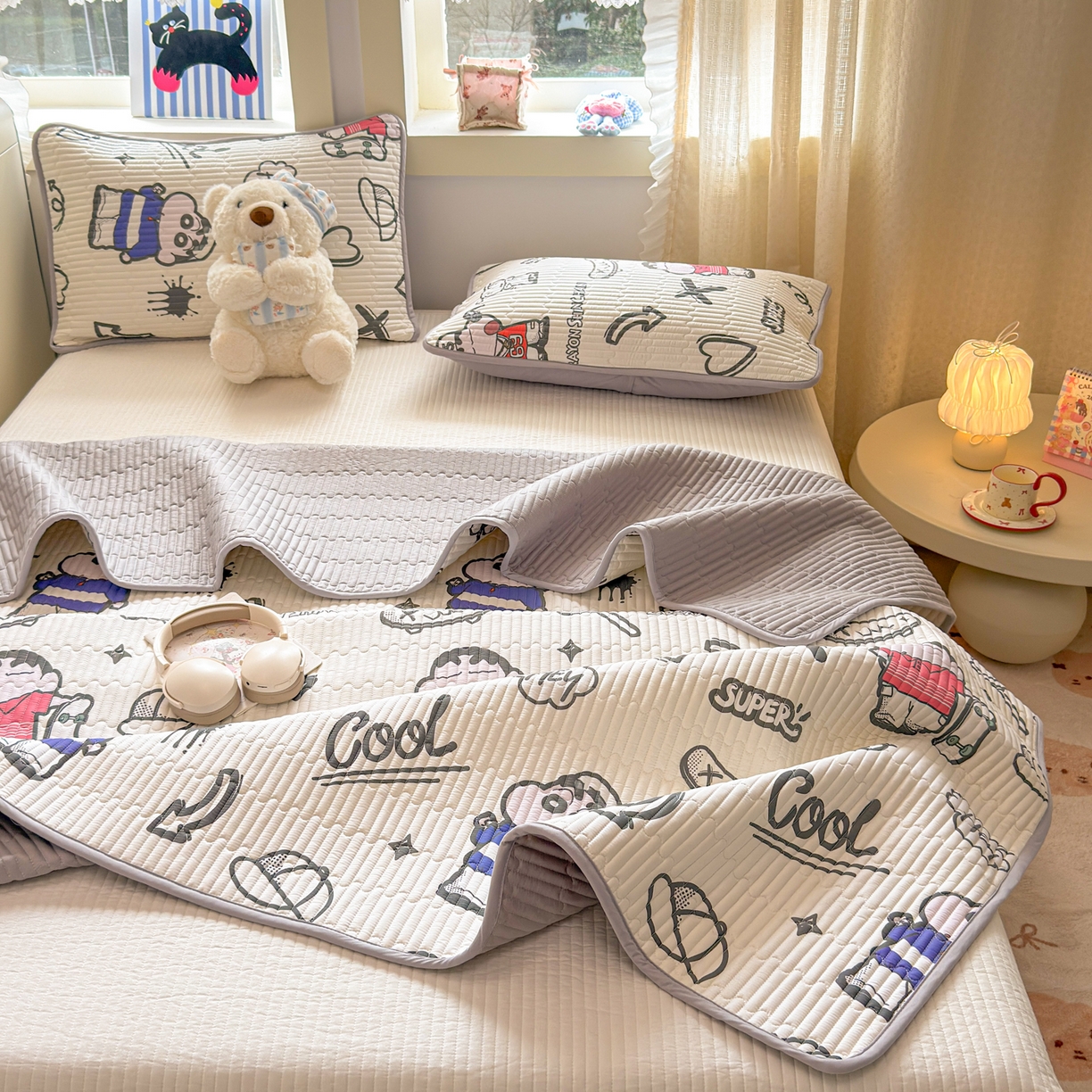 91家纺网 家纺一手货源 找家纺 雅萱家纺 2026新款A面全棉卡通印花蜡笔小新单床盖床盖单件床盖三件套 甜酷小新