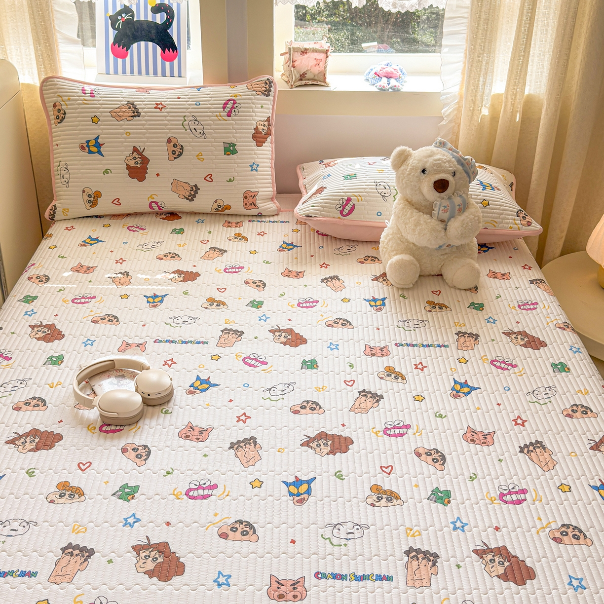 91家纺网 家纺一手货源 找家纺 雅萱家纺 2026新款A面全棉卡通印花蜡笔小新单床盖床盖单件床盖三件套 小新的一家