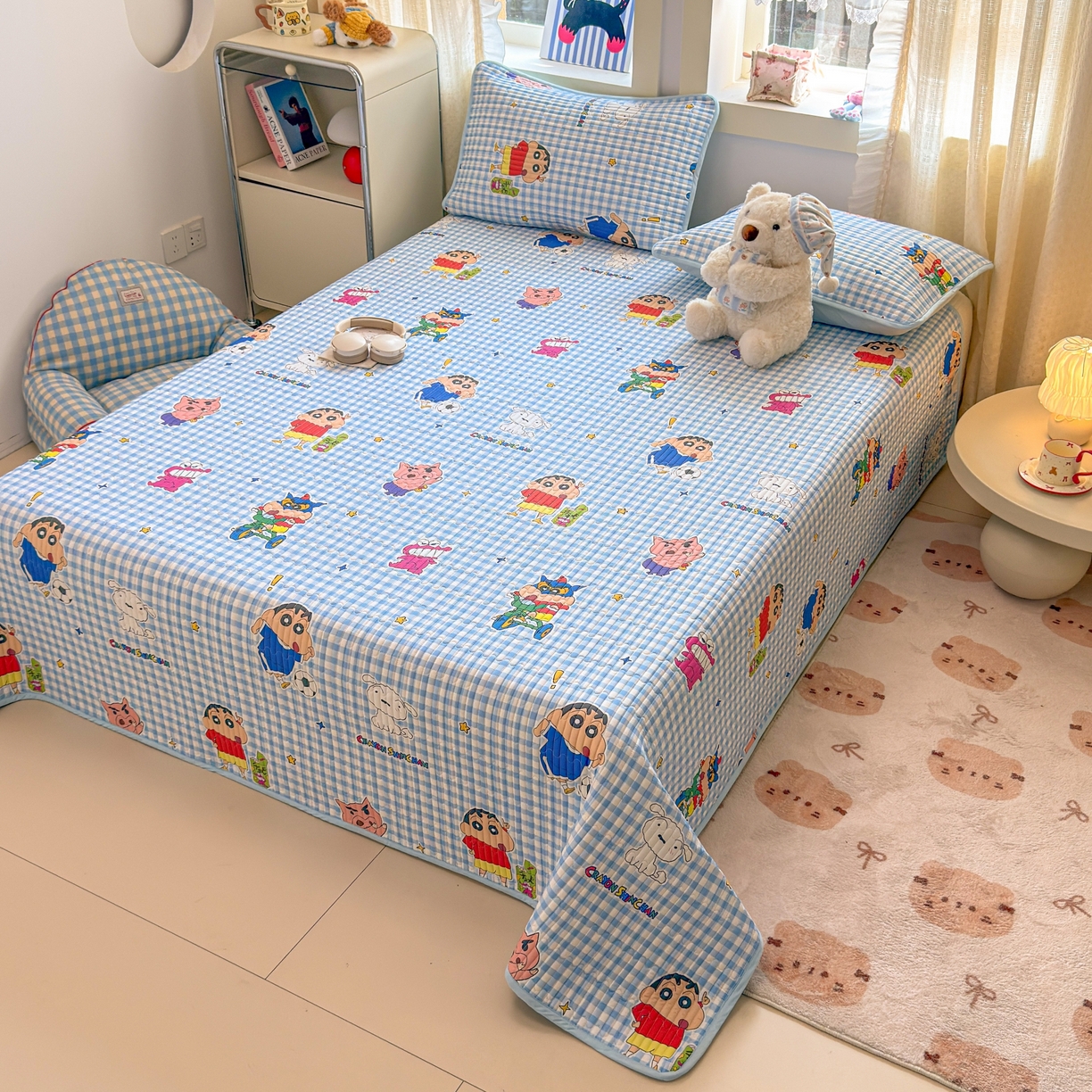 91家纺网 家纺一手货源 找家纺 雅萱家纺 2026新款A面全棉卡通印花蜡笔小新单床盖床盖单件床盖三件套 足球小新