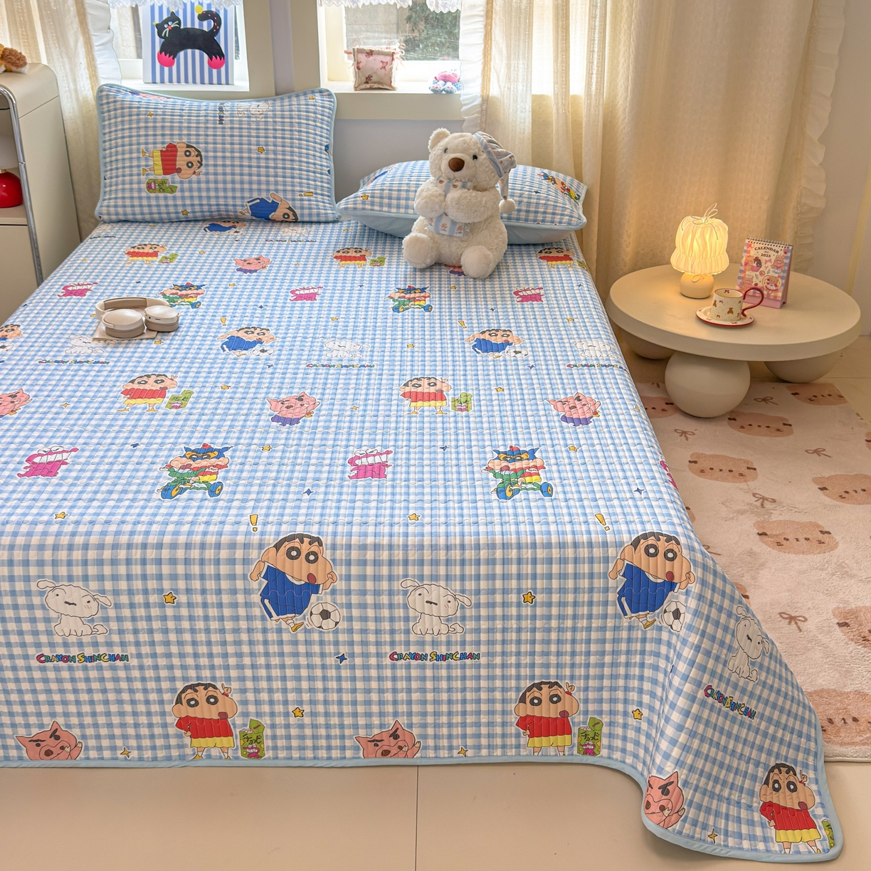 91家纺网 家纺一手货源 找家纺 雅萱家纺 2026新款A面全棉卡通印花蜡笔小新单床盖床盖单件床盖三件套 足球小新