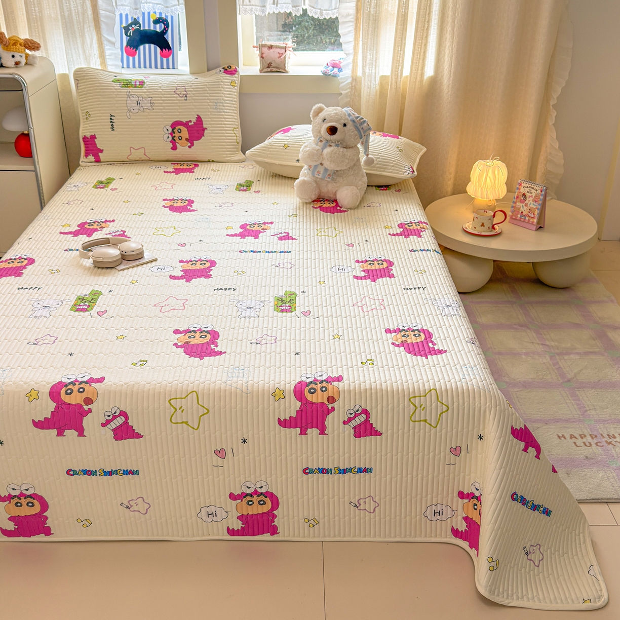 91家纺网 家纺一手货源 找家纺 雅萱家纺 2026新款A面全棉卡通印花蜡笔小新单床盖床盖单件床盖三件套 恐龙小新