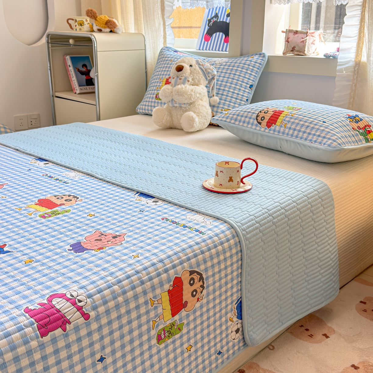 91家纺网 家纺一手货源 找家纺 雅萱家纺 2026新款A面全棉卡通印花蜡笔小新单床盖床盖单件床盖三件套 足球小新