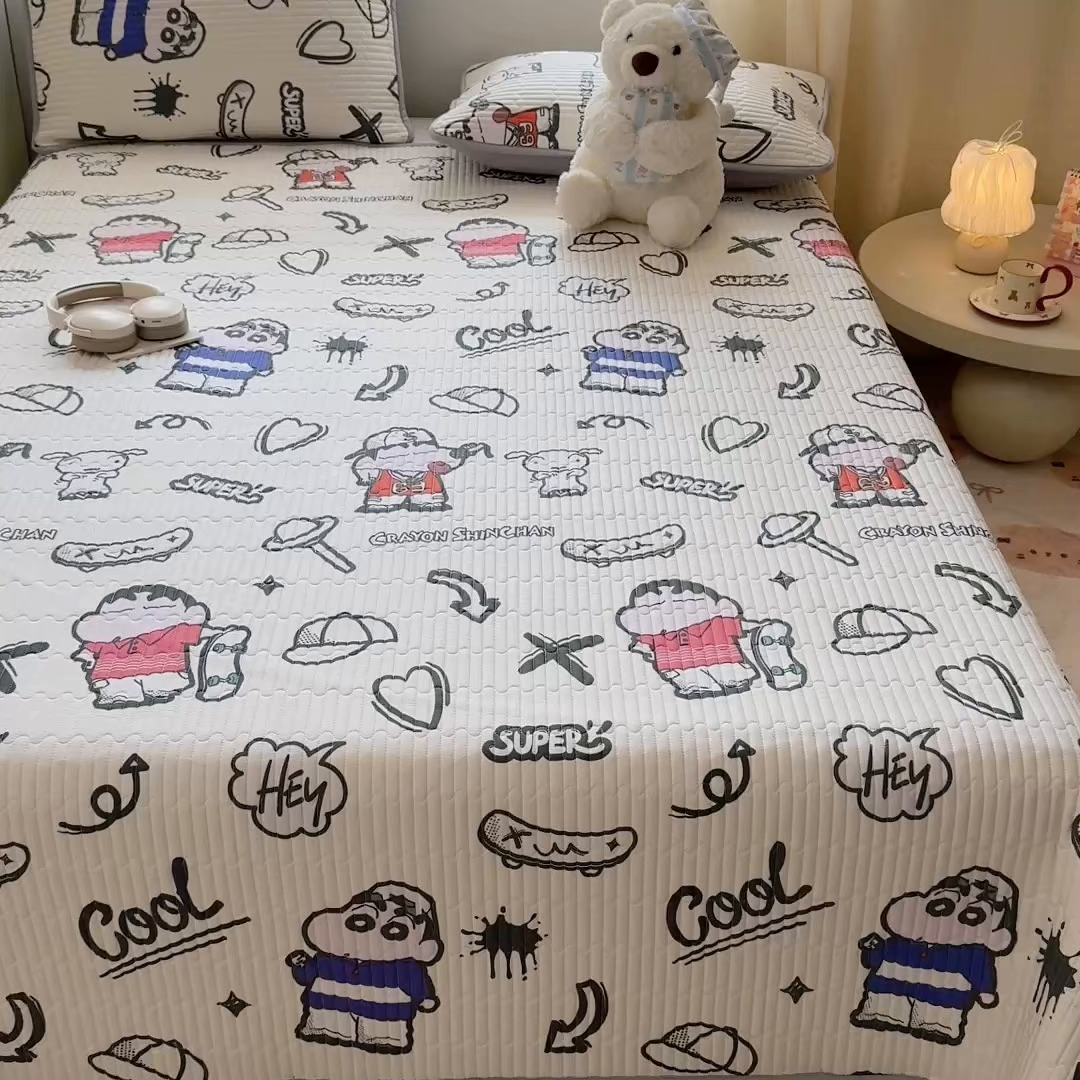91家纺网 家纺一手货源 找家纺 雅萱家纺 2026新款A面全棉卡通印花蜡笔小新单床盖床盖单件床盖三件套 甜酷小新