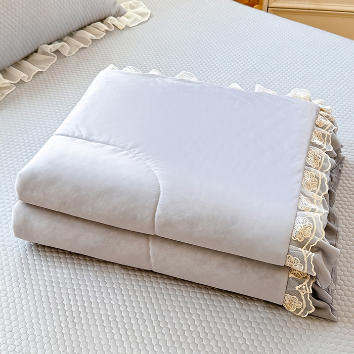 91家纺网 家纺一手货源 找家纺 后庭寝室 2026新款豆豆席乳胶凉席夏被四件套-盛世花开系列 盛世花开-浅灰