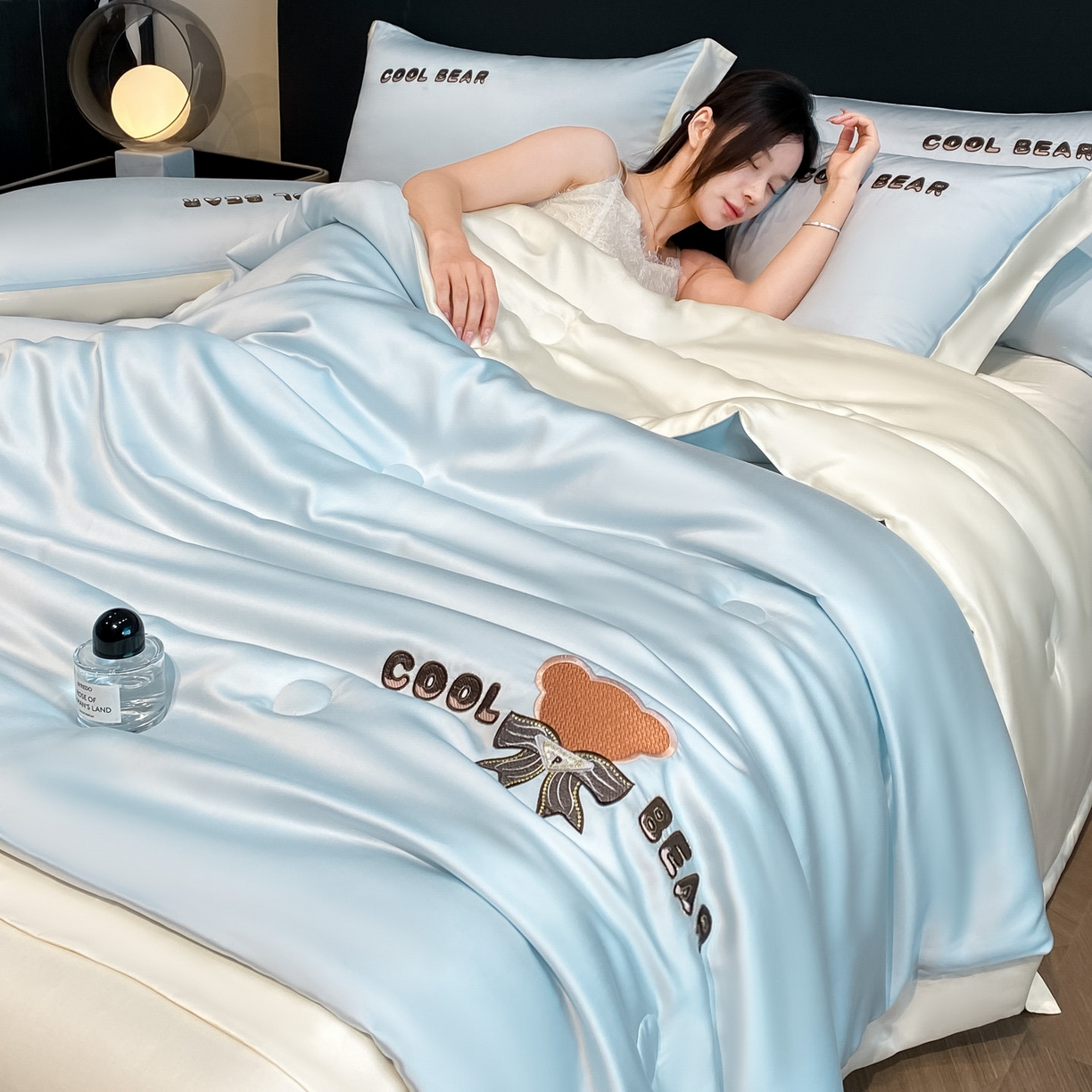 91家纺网 家纺一手货源 找家纺 （总）云棉坊 2026新款水洗真丝冰丝夏被刺绣款-宽边系列