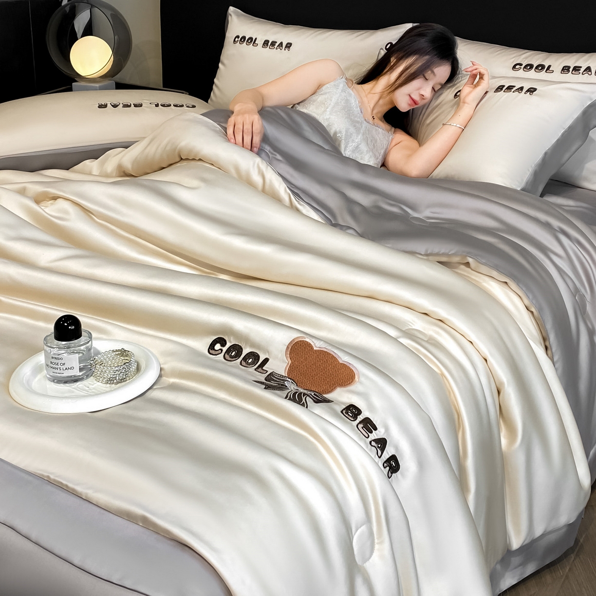 云棉坊 2026新款水洗真丝冰丝夏被刺绣款-宽边系列 酷尔-奶咖+山灰