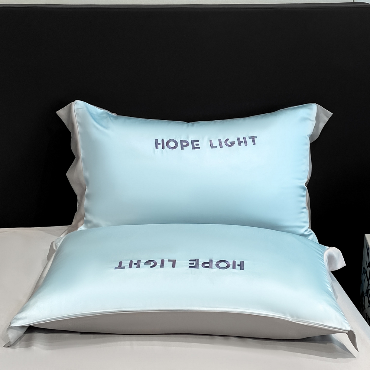 91家纺网 家纺一手货源 找家纺 云棉坊 2026新款水洗真丝冰丝夏被刺绣款-宽边系列 希燃-海盐兰+山灰