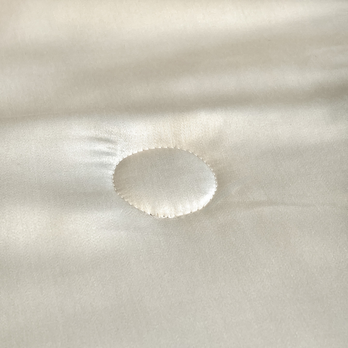 91家纺网 家纺一手货源 找家纺 云棉坊 2026新款水洗真丝冰丝夏被刺绣款-宽边系列 酷尔-奶咖+山灰