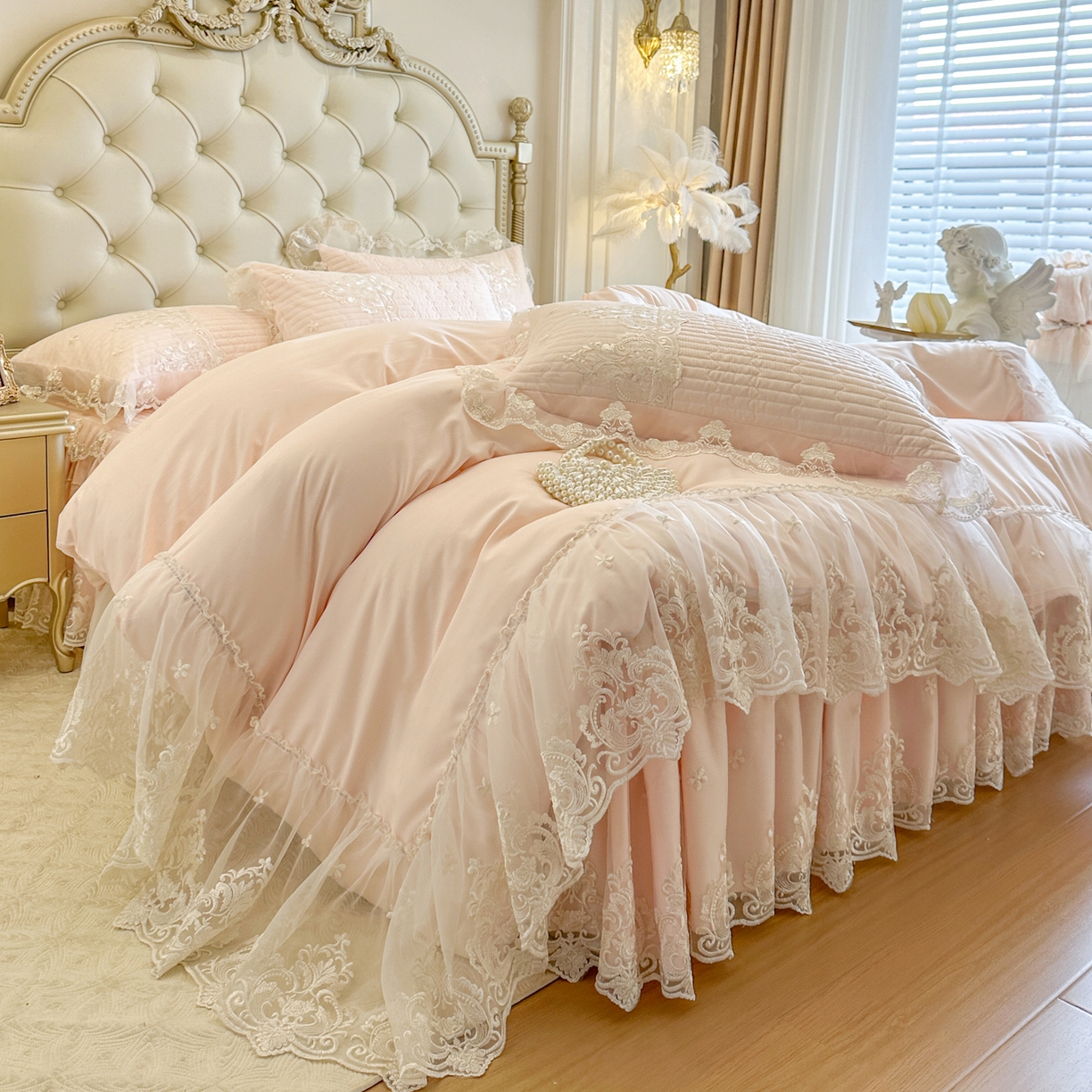 91家纺网 家纺一手货源 找家纺 恋尚 2026新款提花蕾丝夹棉床裙四件套-安妮梦【控价床裙135起 床裙三件170起 四件270起】 安妮梦-清新粉